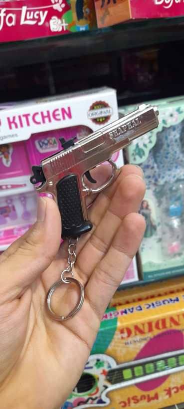 آویز طرح کلت
