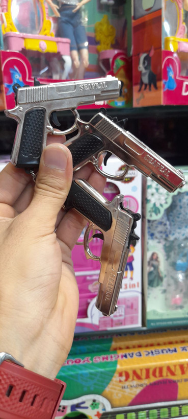 آویز طرح کلت